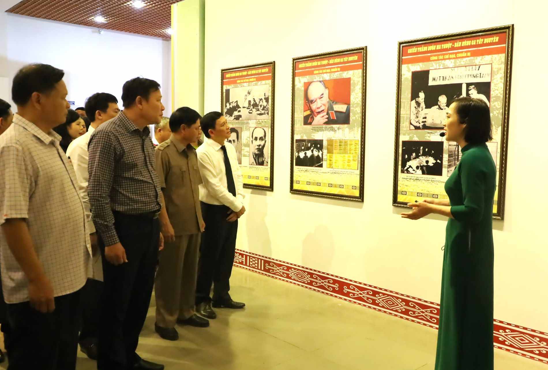 The exhibition displays documents, artifacts and vivid images about the 50-year journey of building and developing Dak Lak province. Photo: Minh Hue