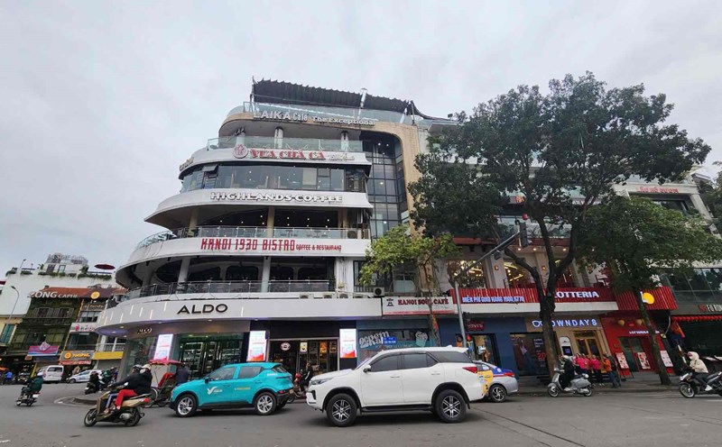 The Shark ass building currently has 6 floors, mainly restaurants, cafes... Photo: Khanh An