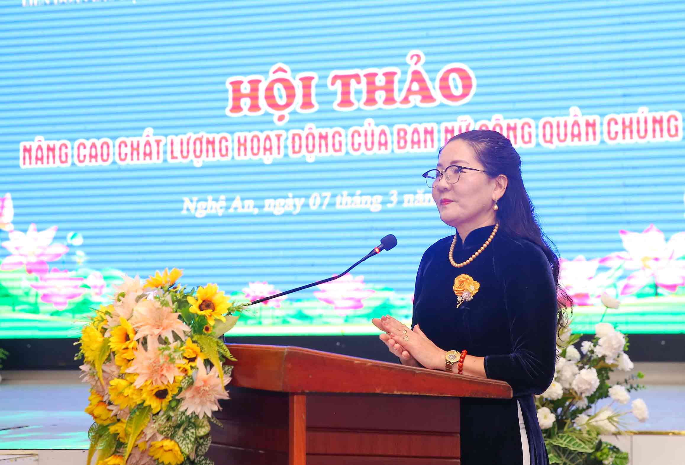 Phó Chủ tịch Liên đoàn Lao động tỉnh Nghệ An Nguyễn Thị Thu Nhi phát biểu tại hội thảo. Ảnh: Duy Chương