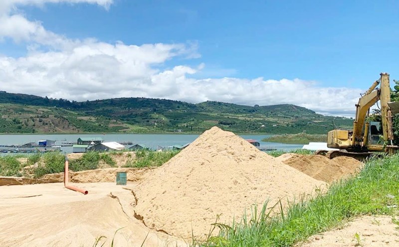 Mineral exploitation activities in Lam Dong. Photo: Minh An