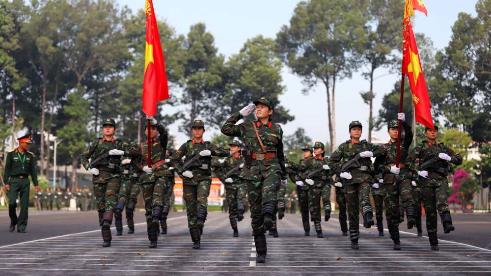 Gan ba thang qua, 127 nu can bo, chien si tu nhieu don vi quan doi da cung tap trung tai Truong Quan su Quan khu 7, hinh thanh mot tap the gan ket mang ten Dai doi Nu chien si Biet dong Sai Gon (A50). Bat chap cai nang gay gat cua thang Ba mien Nam, ho khong ngung ren luyen voi tinh than ky luat cao, chuan bi chu dao cho su kien trong dai: Le ky niem 50 nam Ngay Giai phong mien Nam, thong nhat dat nuoc (30/4/1975 - 30/4/2025).