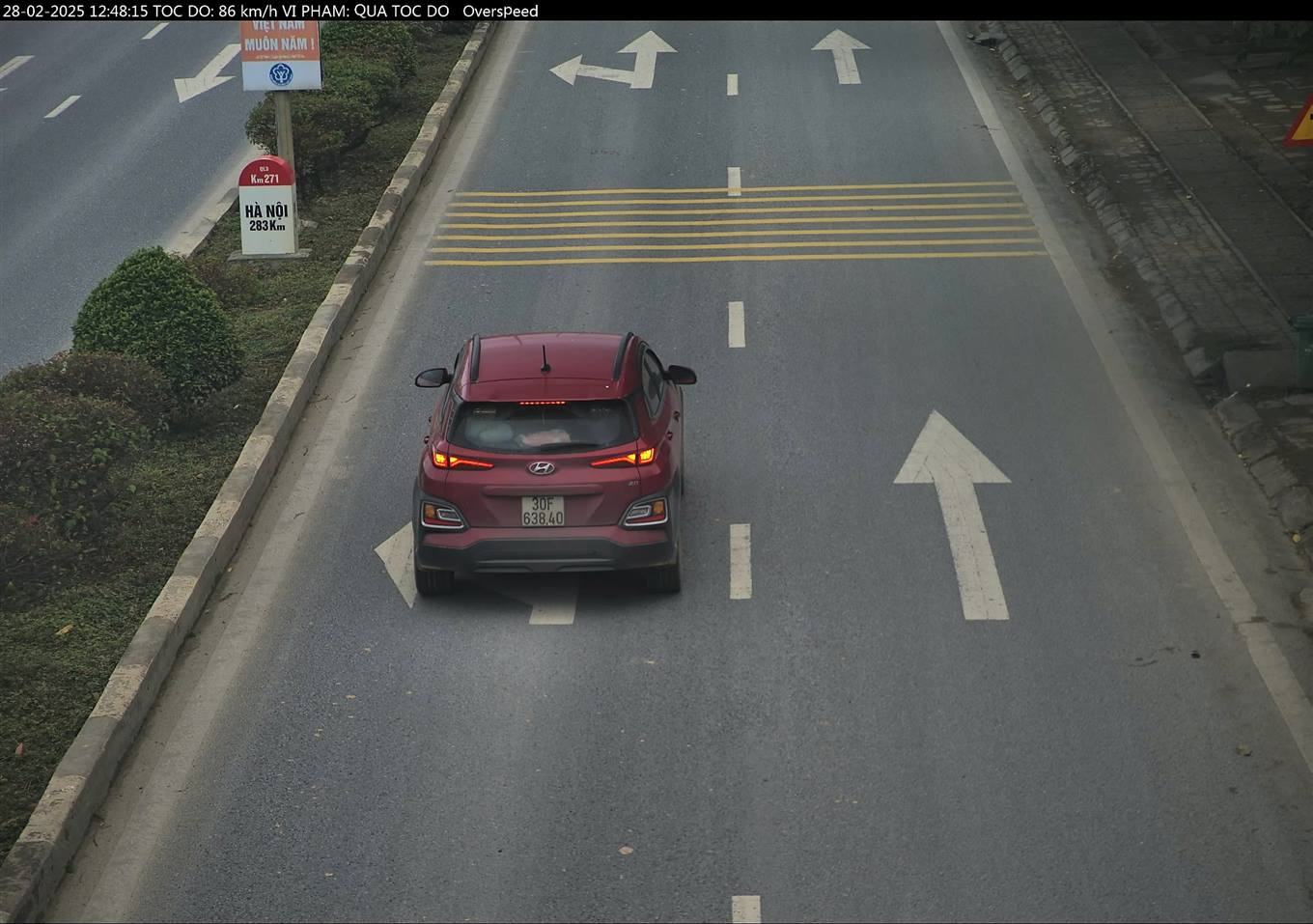 A series of cars were fined in Cao Bang. Photo: Cao Bang Police.