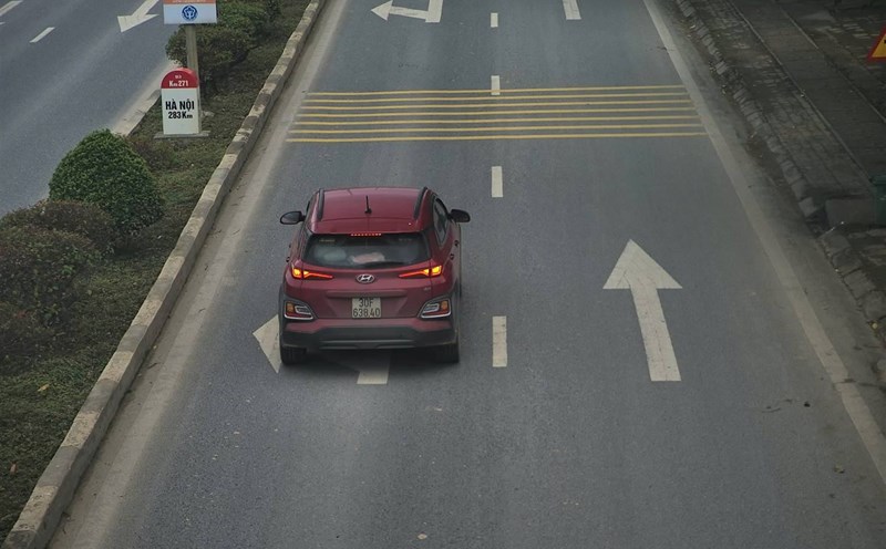 A series of cars were fined in Cao Bang. Photo: Cao Bang Police.
