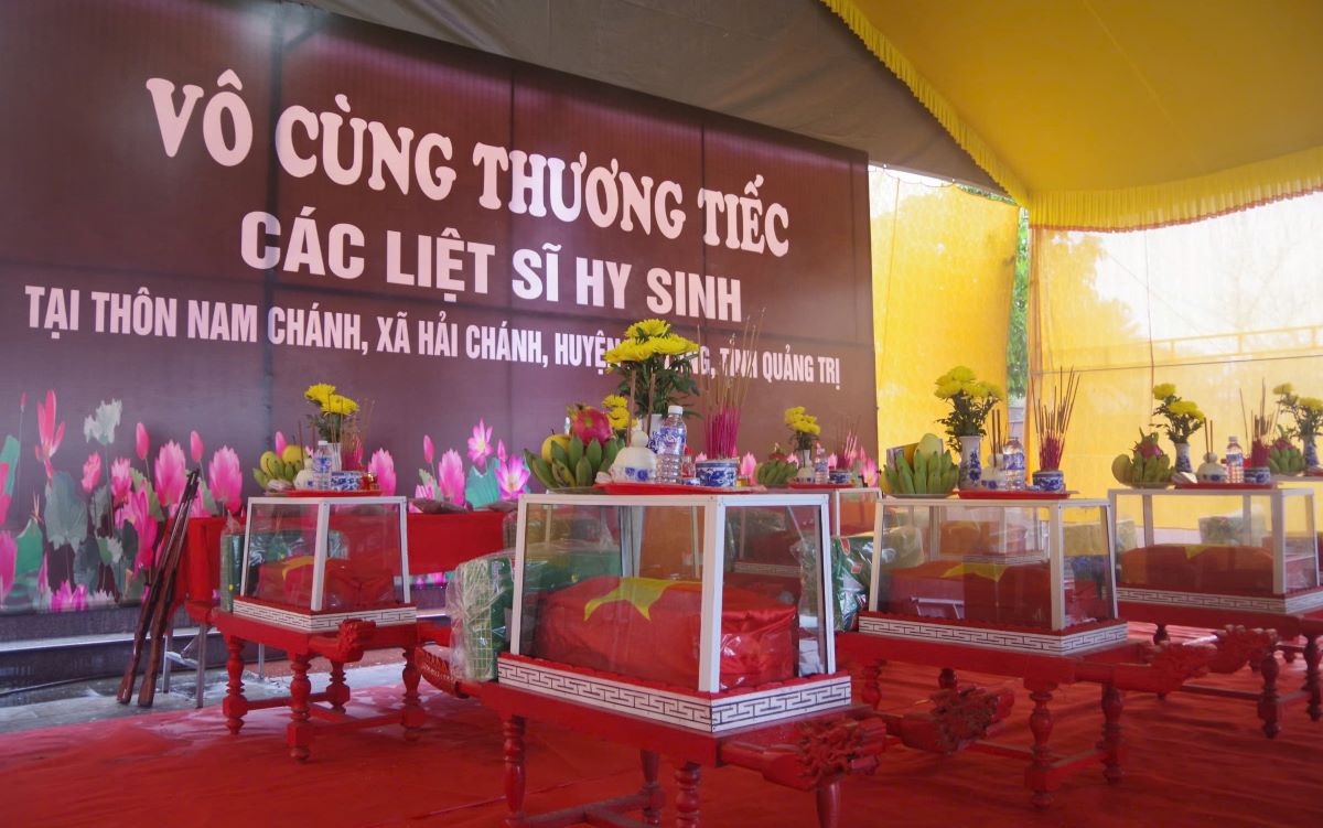 The remains of the martyrs were re-merited and buried at the Hai Lang District Martyrs' Cemetery. Photo: Xuan Dien