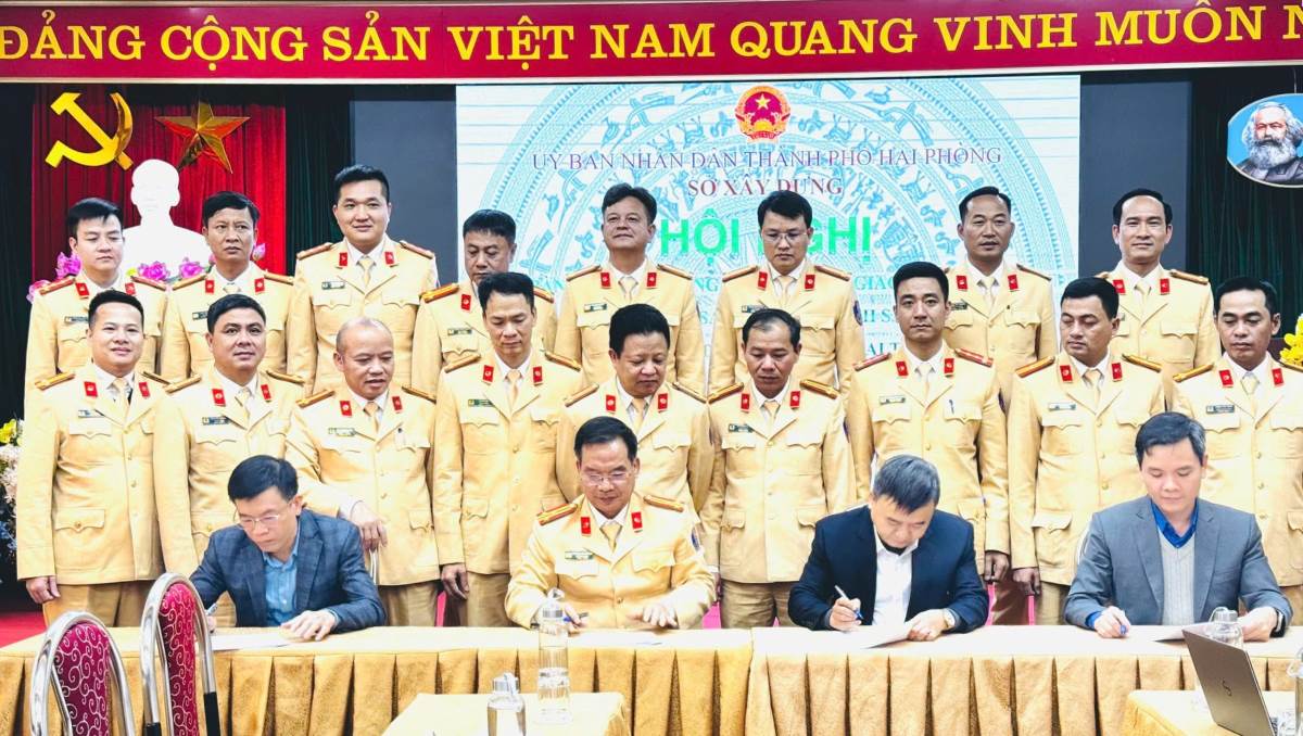 The units are waiting for the handover. Photo: Hai Phong City Police