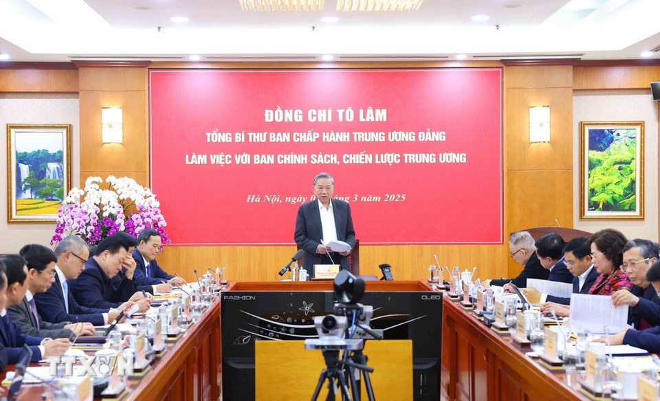Toan canh buoi lam viec cua Tong Bi thu voi Ban Chinh sach, chien luoc Trung uong. Anh: TTXVN