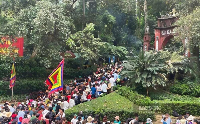 Every year, millions of visitors flock to Phu Tho on the occasion of Hung Vuong's Commemoration. Photo: To Cong