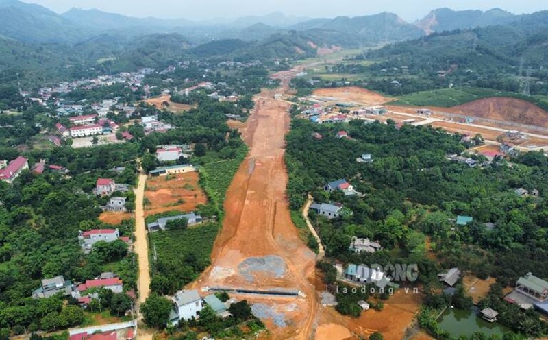 The expressway project in Ha Giang (phase 1) is under construction. Photo: Lam Thanh