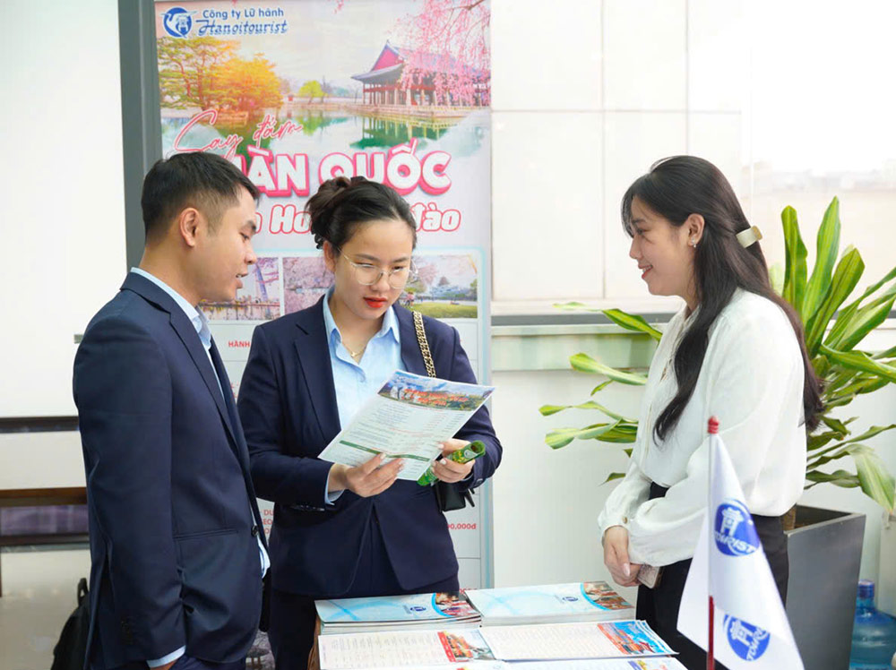 Travel businesses exchanged cooperation within the framework of the event.