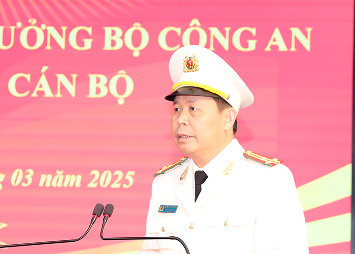 Lieutenant Colonel Khoang Van Thuong - new Deputy Director of Lai Chau Provincial Police - spoke to accept the assignment after being appointed Photo: Lai Chau Provincial Police