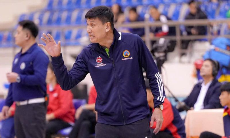 Coach Pham Van Long helped the Information Corps team enter the final of the Hoa Lu - Binh Dien Cup Volleyball Tournament 2025. Photo: Vietnam Volleyball