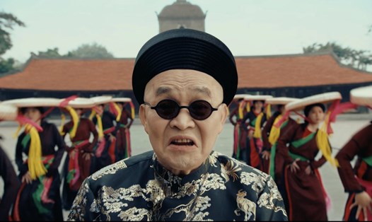 Nghệ sĩ Xuân Hinh trong MV "Bắc Bling". Ảnh: Cắt từ MV