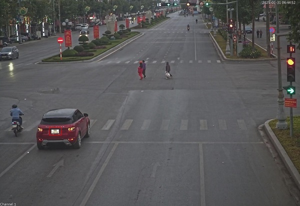 Vehicles running red lights were fined in Bac Giang. Photo: Bac Giang Provincial Police Information Portal