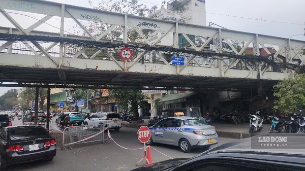 Repairing Long Bien Bridge. Photo: Minh Hanh
