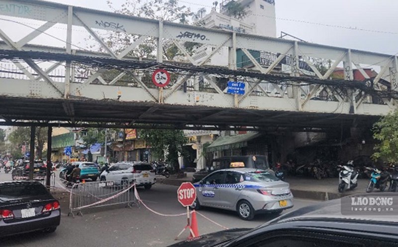 Repairing Long Bien Bridge. Photo: Minh Hanh