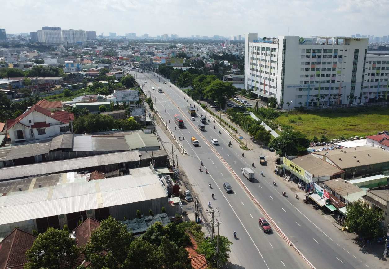 Ho Chi Minh City and Binh Duong are considering a plan to expand Vinh Binh Bridge. Photo: Dinh Trong