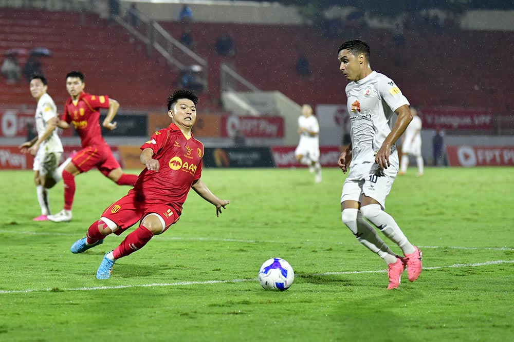 Song Lam Nghe An meets Binh Dinh in round 16 of V.League 2024-2025. Photo: BDFC