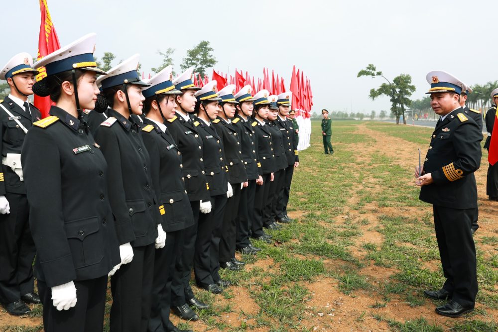 Cac nu chien sy cua quan chung Hai quan nhan duoc su dong vien tu lanh dao, chi huy khi tap luyen dieu binh, dieu hanh. Anh: Hai Nguyen