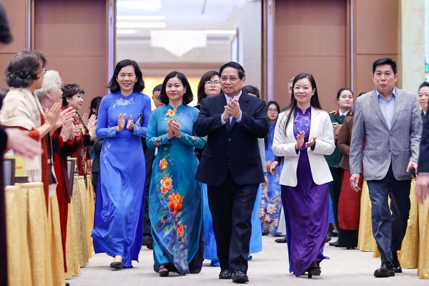 Prime Minister Pham Minh Chinh met with female heroes of the People's Armed Forces, female heroes of labor, female generals; attended the 40th Anniversary Ceremony of the Kovalevskaia Award and the 2024 Award. Photo: VGP/Nhat Bac