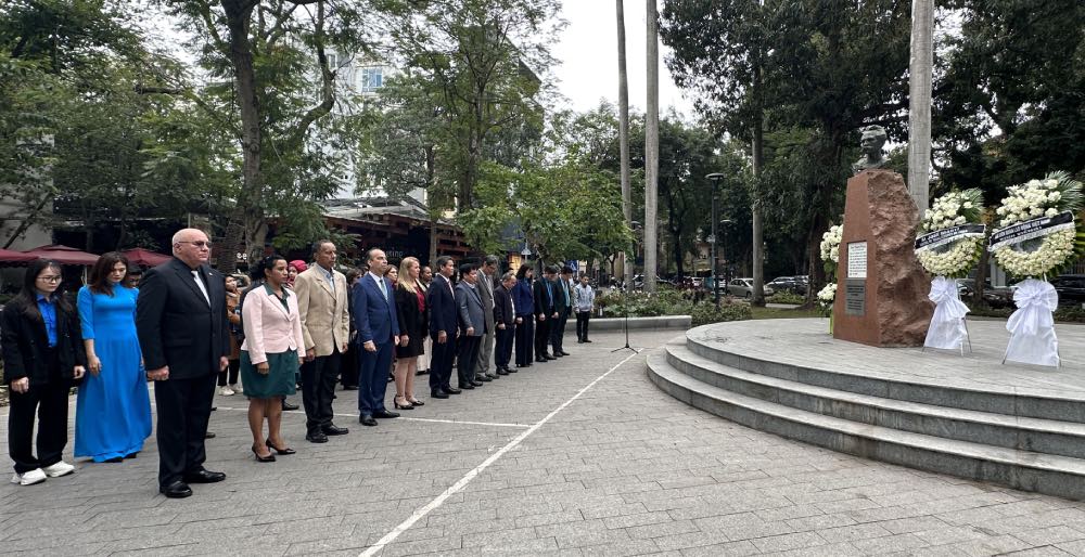 Scene of the Cuban National Hero Memorial Ceremony Jose Marti Perez. Photo: Ha Anh