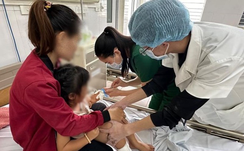 The grassroots health system in Dak Lak province is still showing many limitations. Photo: Bao Trung