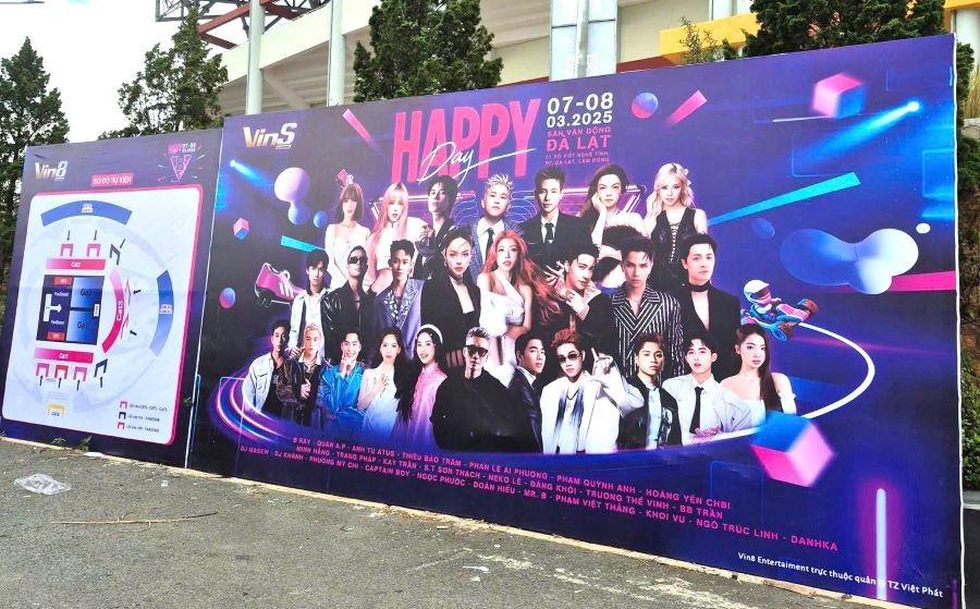 The organizers have postponed the show schedule after the scandal. Photo: Minh An