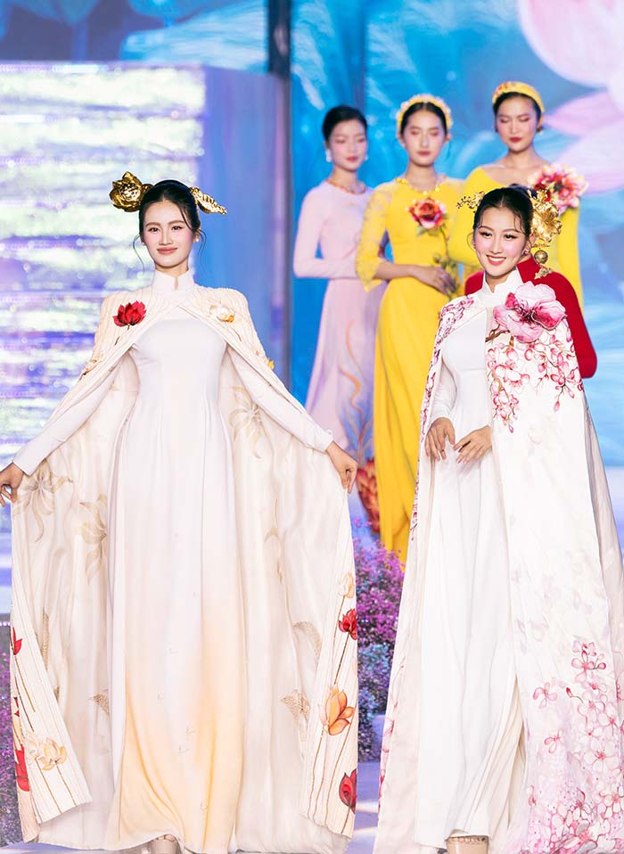 Hoa hau Y Nhi cung tham gia trinh dien tai Le hoi ao dai. Anh: Ban to chuc