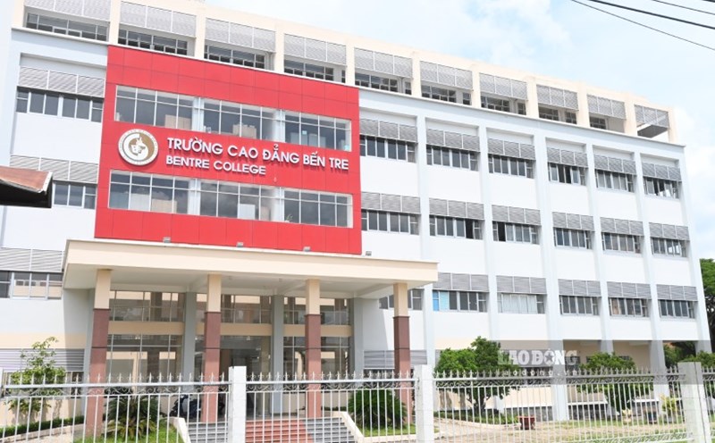 The Ministry of Education and Training agreed to issue vaccines for national defense and security education certificates to 534 students at Ben Tre College. Photo: Thanh Nhan