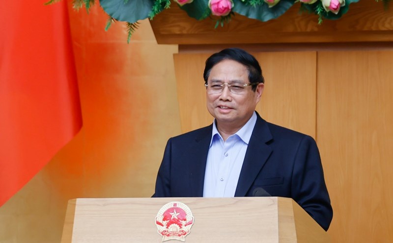 Politburo member and Prime Minister Pham Minh Chinh chaired a Government meeting to propose tasks and solutions to promote economic growth of 8% in 2025. Photo: VGP/Nhat Bac