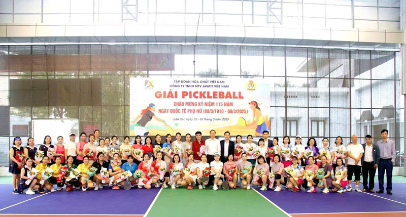 Cac van dong vien tranh tai mon Pickleball mung Ngay Quoc te Phu nu 8.3. Anh: CD Apatit Viet Nam