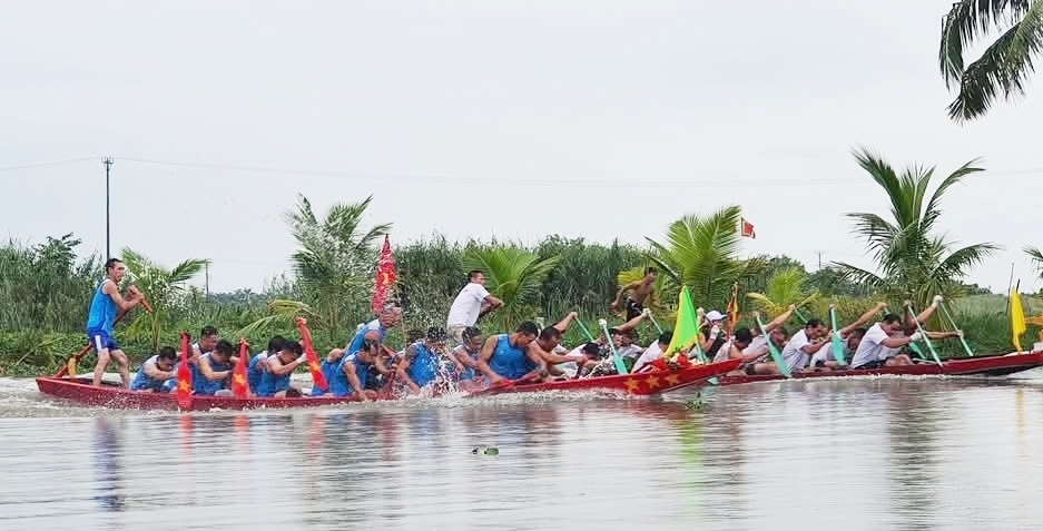 Le hoi duoc to chuc trong khoang 3 ngay tai khong gian cua 5 ngoi den thieng va dinh Cuu Doi, trong do dinh Cuu Doi la trung tam cua phan le va dam Bi voi hoi dua thuyen la trung tam cua phan hoi.