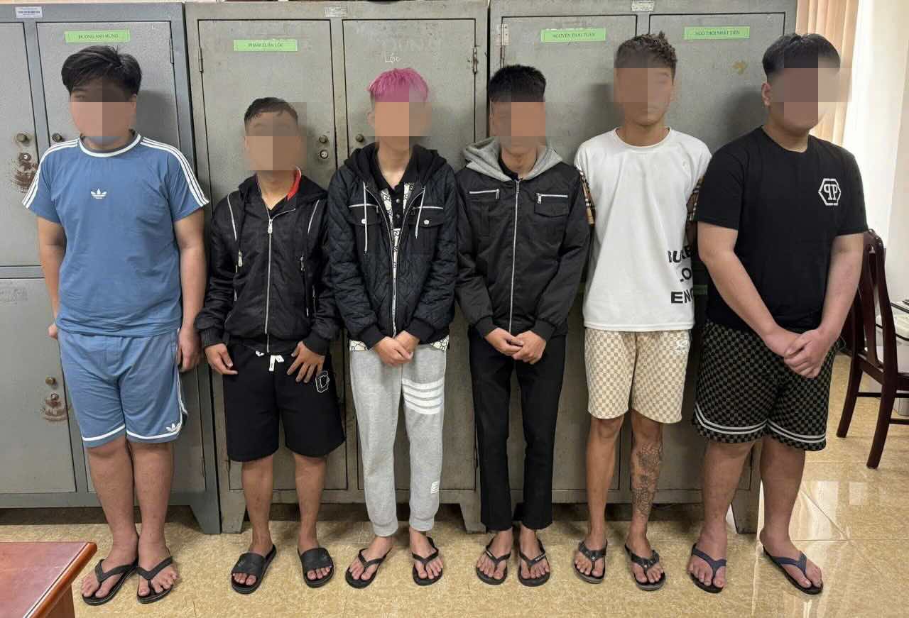 Nhóm đối tượng cưỡng đoạt tài sản. Ảnh: Trần Hồng.