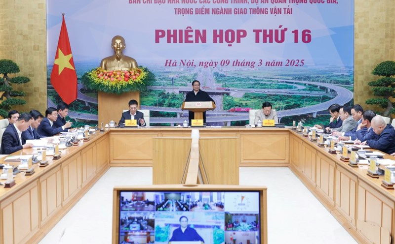 Politburo member and Prime Minister Pham Minh Chinh chaired the 16th meeting of the State Steering Committee for important national projects and works, key to the transport sector. Photo: VGP/Nhat Bac