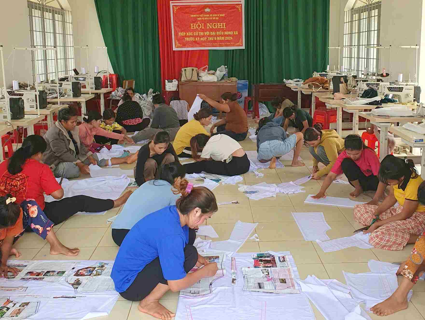 Nguoi dan huyen Dak Mil duoc dao tao nghe de thoat ngheo. Anh: Phan Tuan