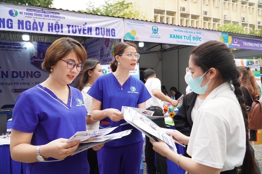 Students attending the Job Fair organized by Hanoi National University of Education. Photo: Minh Ha