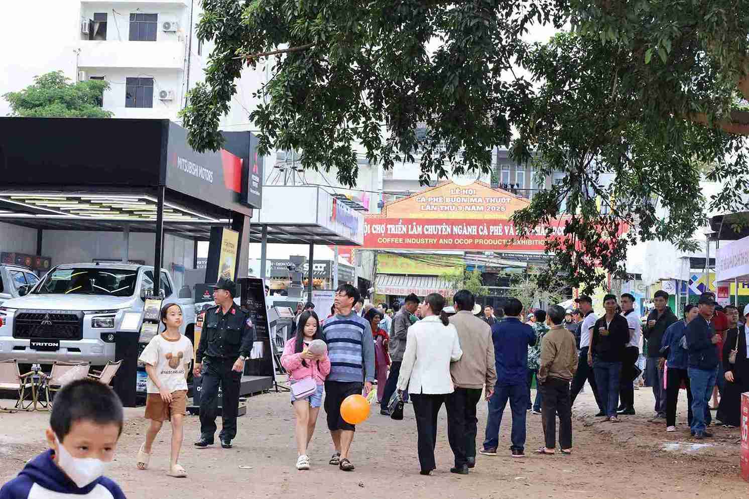 Sự kiện thu hút rất đông du khách và người dân tỉnh Đắk Lắk đến tham dự. Ảnh: Bảo Trung