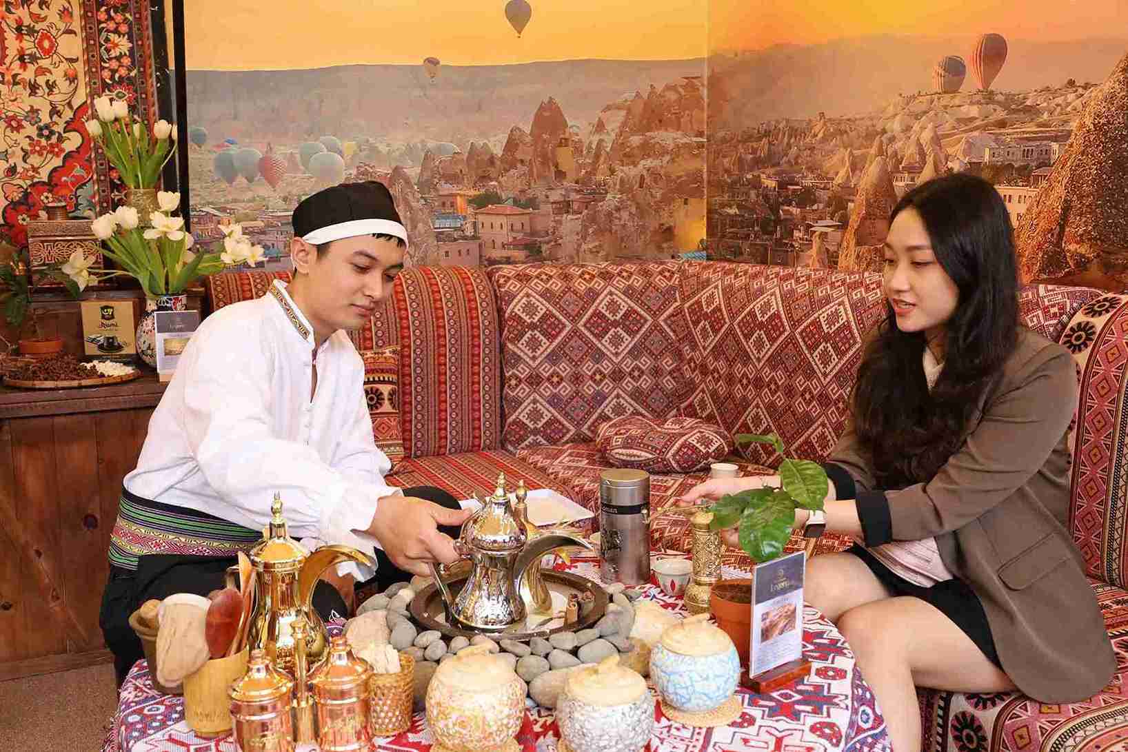 Buon Ma Thuot coffee has been making a strong impression on domestic and foreign tourists when coming to Dak Lak province. Photo: Bao Trung