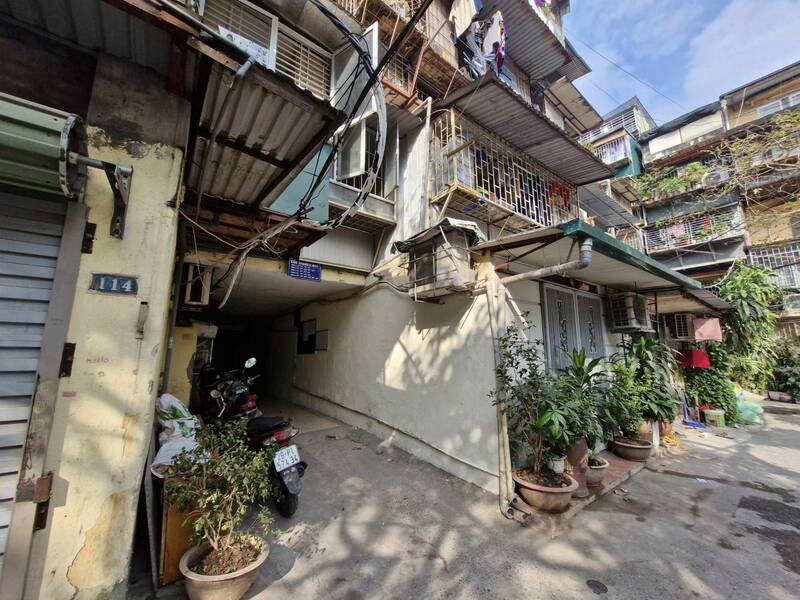 Many old collective houses in Hanoi are being advertised for sale at VND2 billion/unit. Photo: Thu Giang