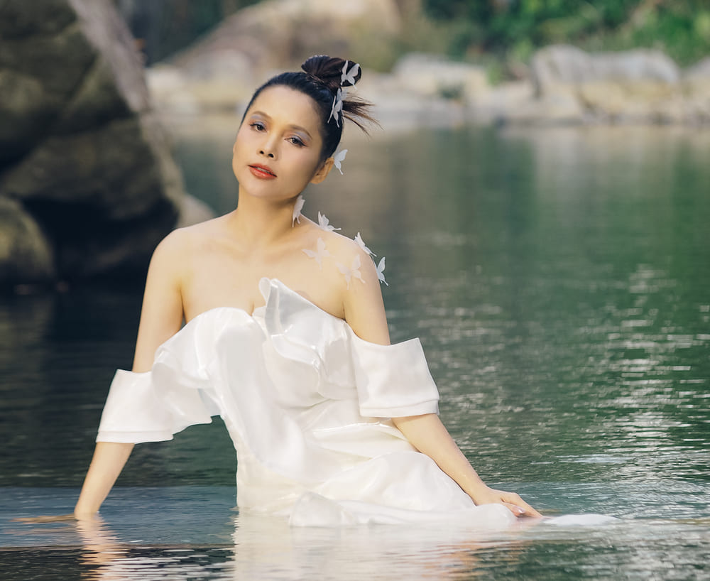 Singer Doan Thuy set a record when she simultaneously released 9 MVs. Photo: Interviewee