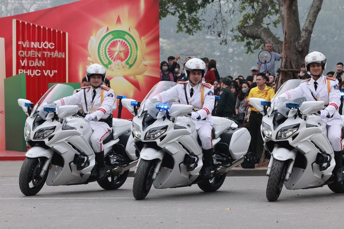 Nhiem vu cua cac chien si lai mo to ho tong la bao ve an toan tuyet doi cho yeu nhan cua cac nuoc khi toi tham va lam viec tai Viet Nam. Day la nhung la chan dang tin cay, co du ky nang va kinh nghiem ung pho voi cac su co ngoai y muon. 