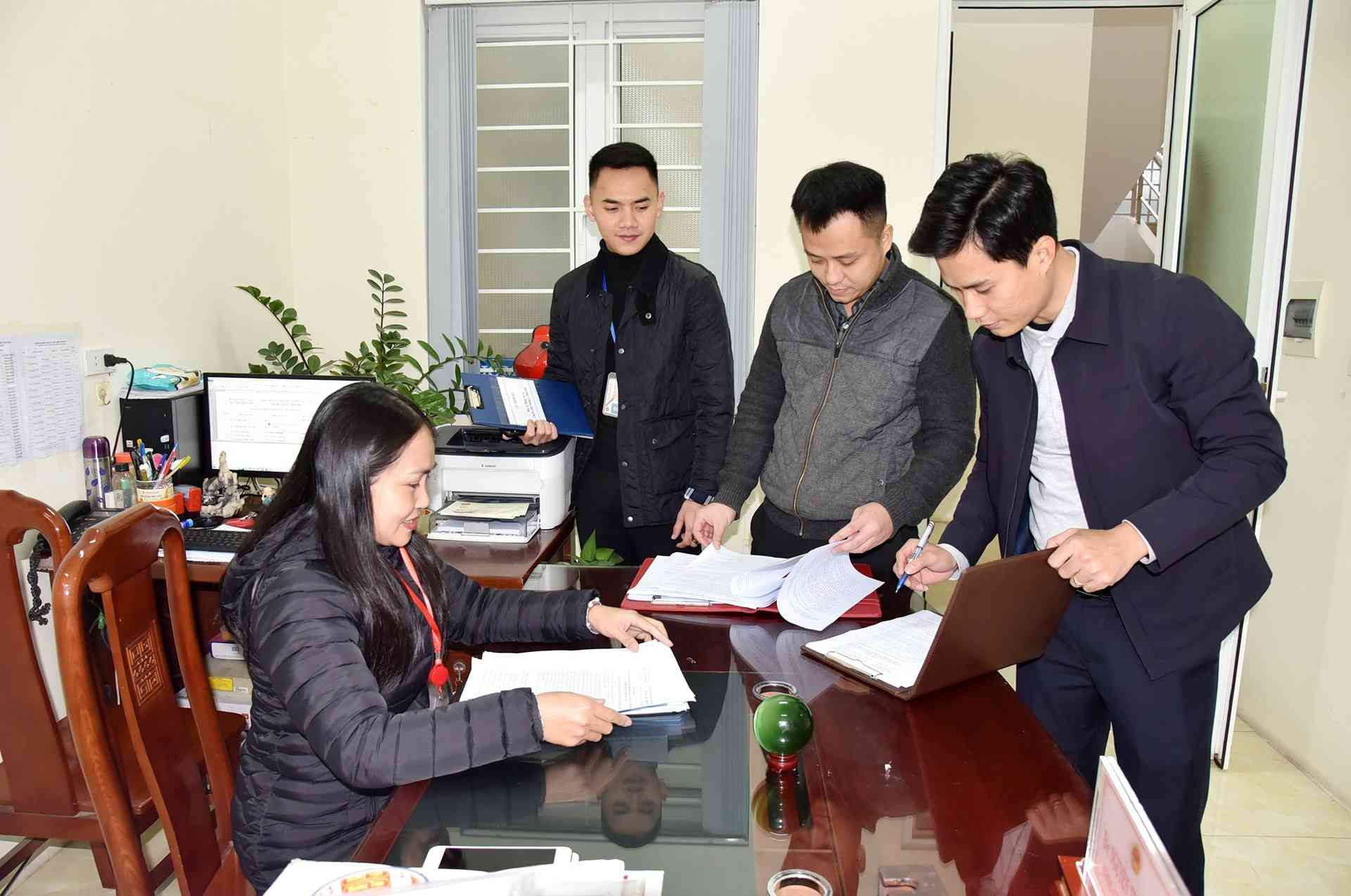 Nghe An province currently has 15,918 cadres, civil servants and part-time workers at the commune level. Photo: Thanh Le