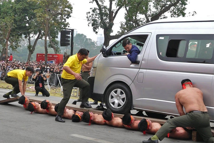 Anxiety, burst into emotions when watching the police perform a sold out show