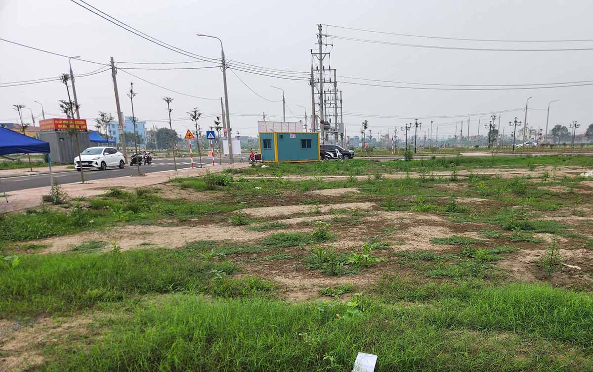 Investors tend to flock to the northern provinces to hunt for auctioned land. Photo: Anh Huy.