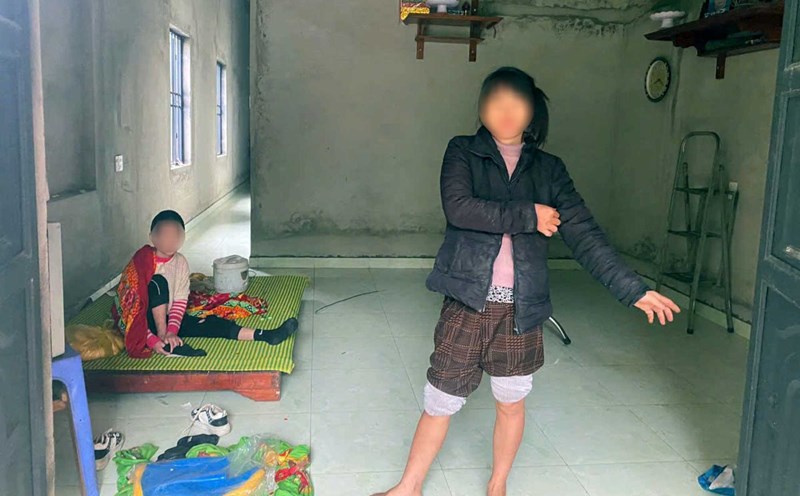 The family of Ms. Mach Thi Thiet (in Cong Liem commune, Nong Cong district) did not have the money to return, because her family was among the poorest in the commune. Photo: Quach Du