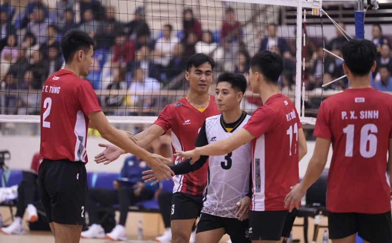 The Cong Tan Cang team won third place in the Hoa Lu - Binh Dien Cup Volleyball Tournament 2025. Photo: VFV