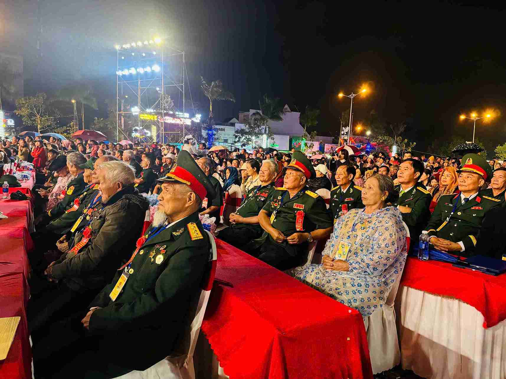 Nhung nhan chung song chung kien qua trinh doi thay, phat trien cua huyen Dak Mil. Anh: Bao Trung 