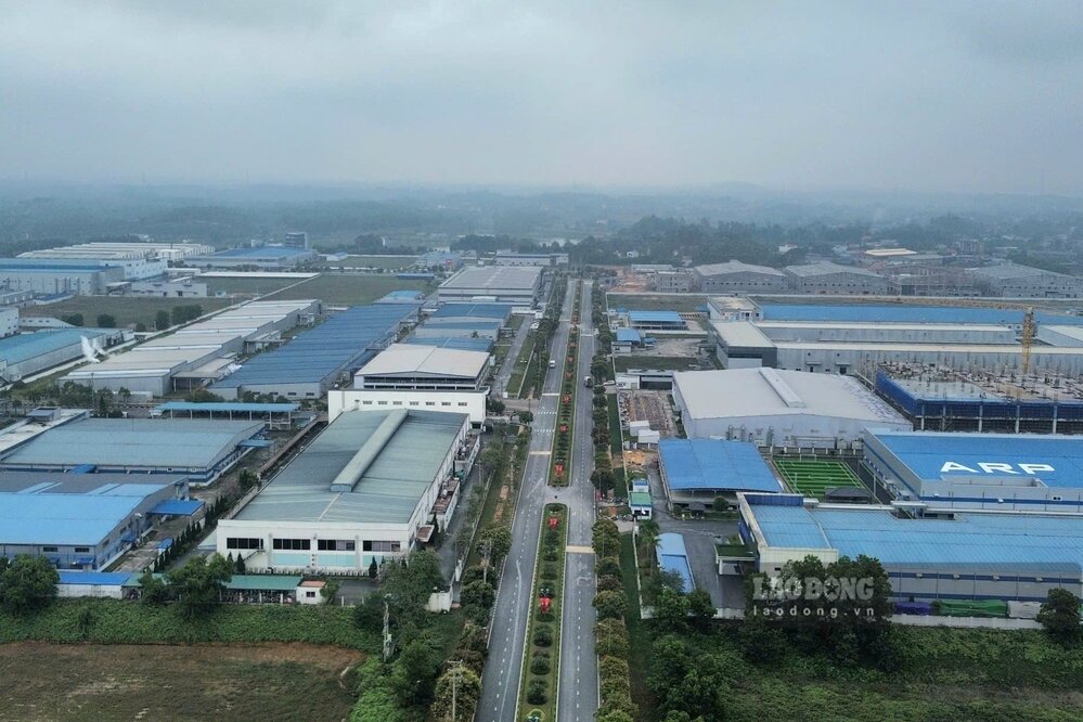 Phu Tho and Vinh Phuc provinces have had a developed industry since the re-establishment of the province in 1997. Photo: Phu Ha Industrial Park (Phu Tho): To Cong.