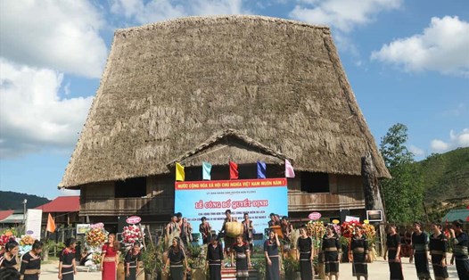 Nhà rông truyền thống tạo dấn ấn cho các làng du lịch cộng đồng. Ảnh: Huyện Kon Plông