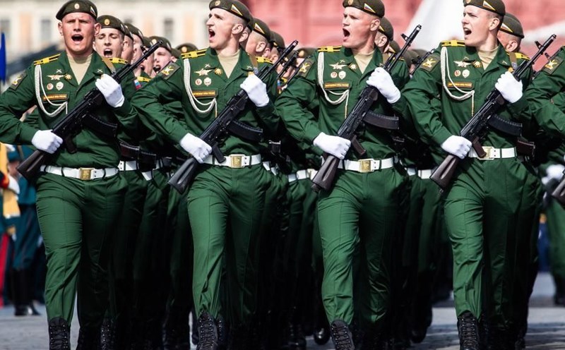 Russian soldiers hold a parade on Victory Day, May 7, 2022. Photo: Xinhua
