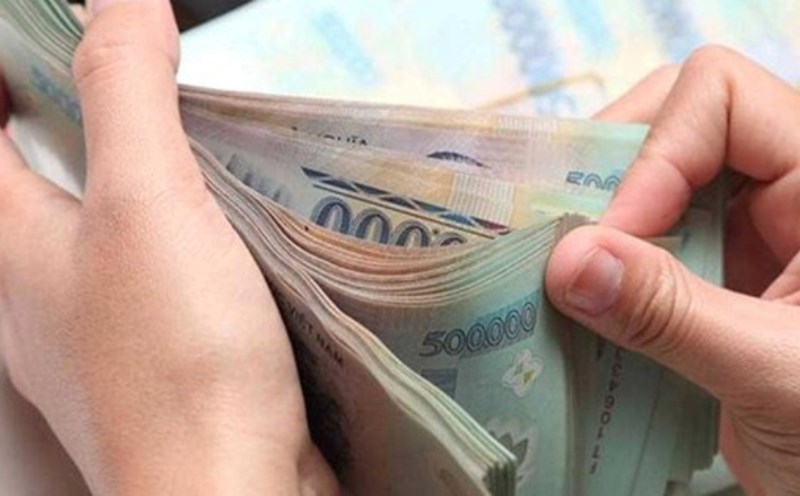 New regulations on labor management, wages, remuneration, and bonuses in state-owned enterprises take effect from April 15. Illustrative photo: VGP